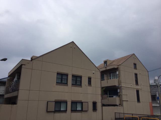 岐阜市で色あせし塗膜が劣化したスレート屋根をガイナで塗り替え
