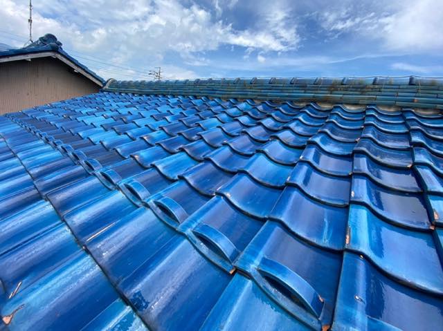 揖斐郡池田町で台風の影響により漆喰が劣化して瓦がズレている屋根