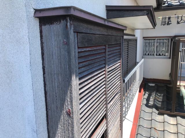 岐阜県羽島市で劣化し破損している木製の戸箱をガルバで包みました