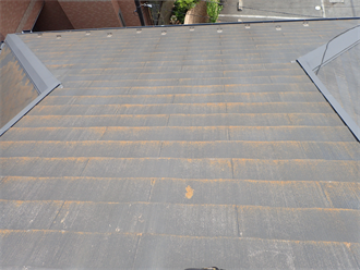 船橋市市場の屋根点検で築年数が経過しているスレート屋根を塗装すべきか判断する難しさをご紹介
