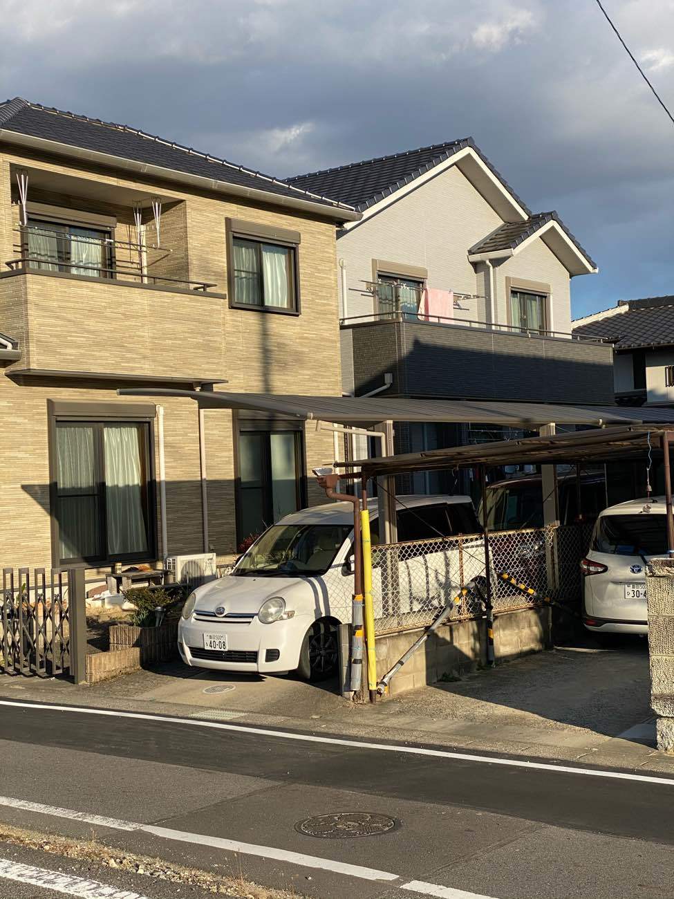 豊田市中田町にて築１３年のお宅のシーリング施工と雪止め金具設置の現地調査です