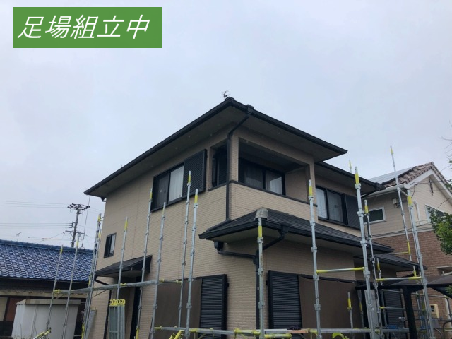松阪市築１９年の住宅スレート屋根、足場工事と高圧洗浄