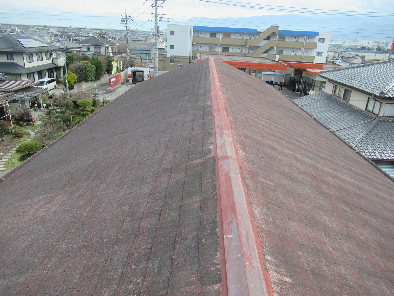 甲府市のアパートで塗膜の劣化した屋根のお見積りに伺いしました