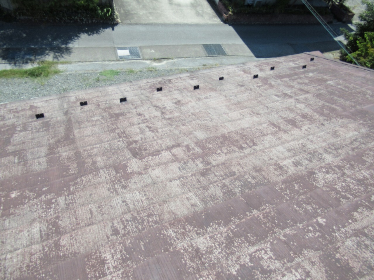 甲府市で塗膜剥離が発生している屋根の塗装のお見積もりに伺いました