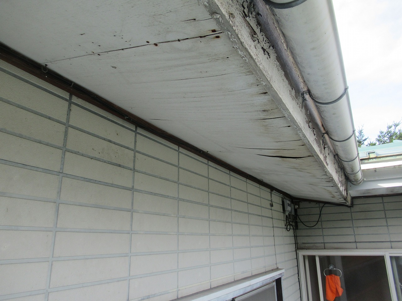 富士河口湖町　外壁　塗装時期　軒天井　劣化