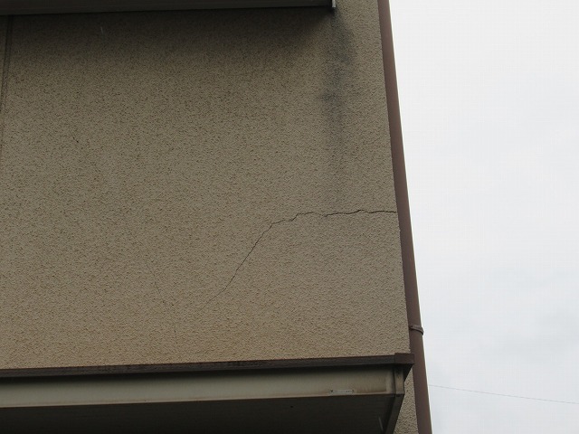 甲斐市でモルタル外壁のひび割れ補修のご相談をいただきました