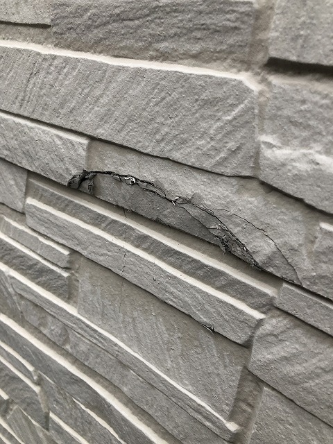 郡山市でアパートの外壁に車をぶつけ壁に穴があき壁全体を交換しました
