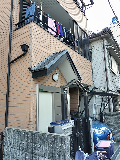 大阪市北区中津にて築19年外壁サイディング塗装のお見積り依頼を受け現地調査に伺いました。