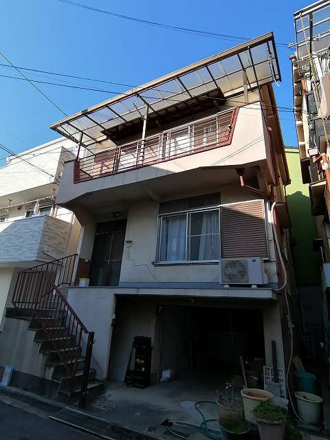 東大阪市新庄にて外壁塗装工事のお見積り依頼を受け現地調査に伺いました。