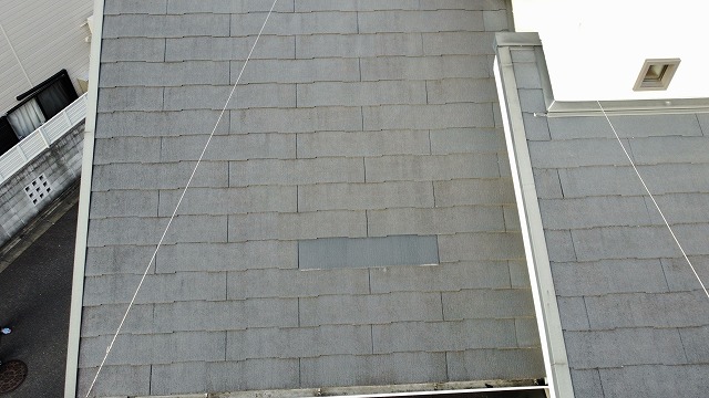 東大阪市新庄にて、屋根と外壁の洗浄をしました。塗装工事は表面の汚れをしっかり落とすことが重要です。