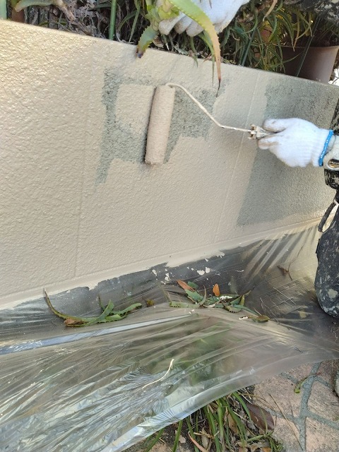 堺市堺区北波止町にて花壇などの土まわりの塀の塗装工程をご紹介！土汚れからピカピカに塗装！