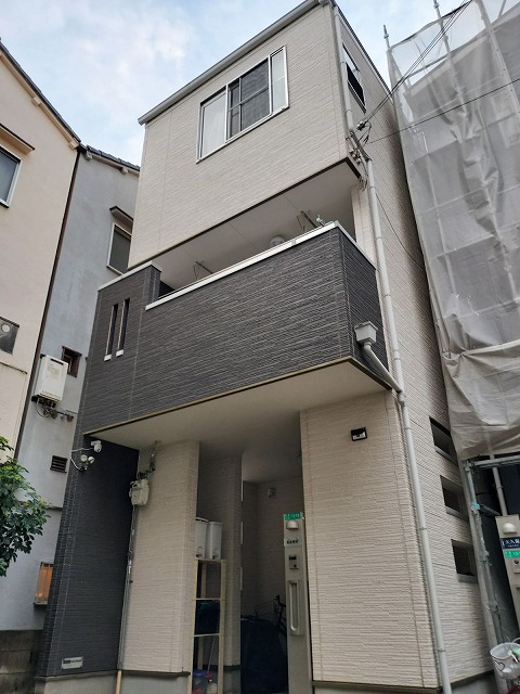 大阪市住之江区御崎にてシーリング割れた外壁サイディングの現地調査へ。調査、見積完全無料！