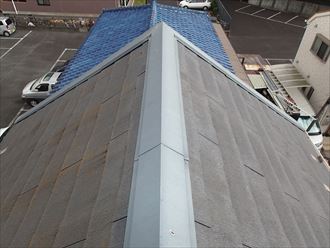 港区芝にて急勾配屋根をサーモアイ4F(クール―ダークグレー)で屋根塗装メンテナンス