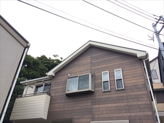 横浜市中区本牧満坂にてサーモアイSiとパーフェクトトップを用いた屋根外壁塗装でナチュラルな風合いに