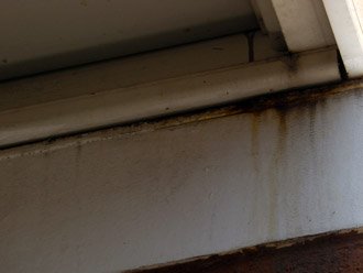 神奈川県三浦市　外壁塗装　屋根塗装　点検　流れたサビの付着