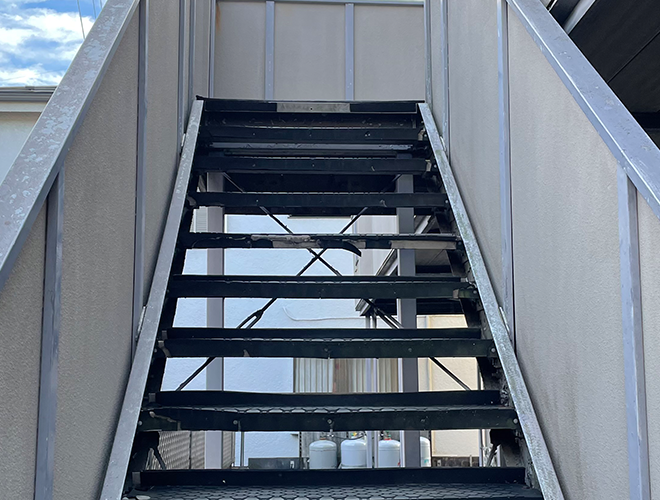 港区高輪にてマンションの鉄骨階段の塗装工事をご依頼いただきました！