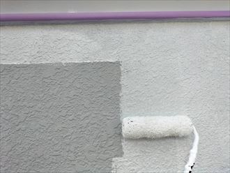塗装工事中の外壁