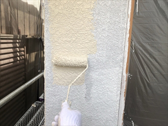 パフェクトトップのクリーム系でモルタル外壁を塗装