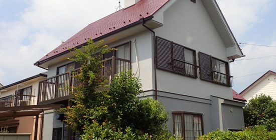 横浜市港北区で外壁塗装、グレーの外壁色にしたい！色の見え方は日なた・日陰、朝昼晩と違います