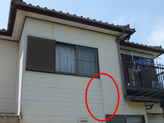 富津市西大和田にて建物点検、外壁の汚れと雨樋のたわみが気になります