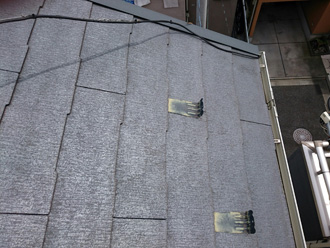 江東区　屋根塗装前の屋根は表面が若干劣化している