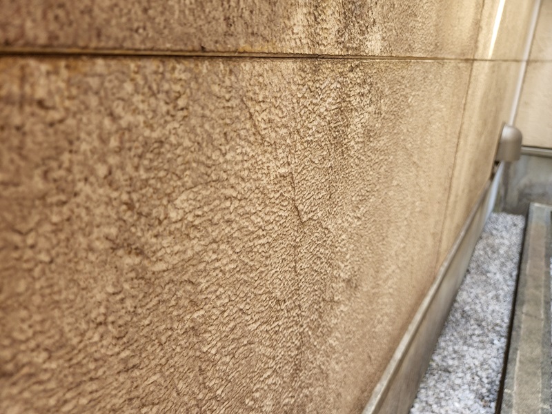 品川区小山にて汚れた外壁は塗装できれいになる？凸凹の多い外壁を無料点検