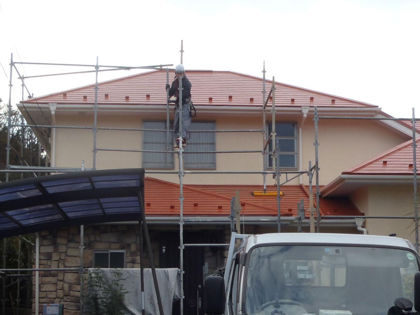 屋根塗装　ガーネットオレンジ　オレンジの屋根