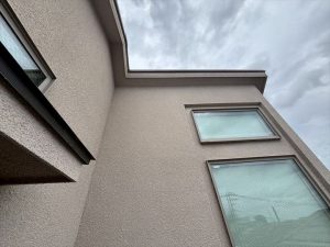 2階部分の破風板・鼻隠し・軒天は外壁同質仕上げ