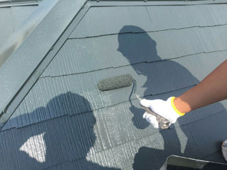 屋根塗装　上塗り　サーモアイ4F　クールモスグリーン