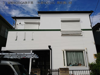 正面　屋根ROOGA鉄平黒-　外壁ND-102--幕板濃い緑