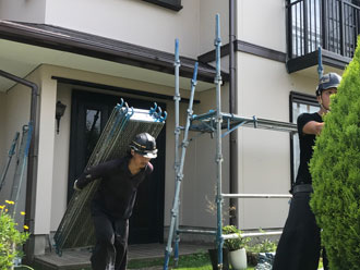 外壁の塗り替え　外壁塗装　台風　足場