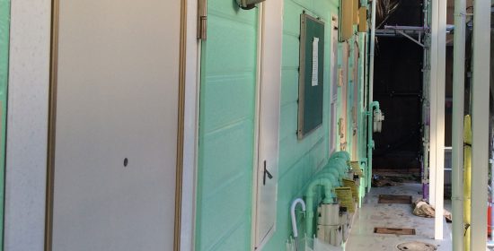 川崎市川崎区｜アパートの屋根外壁塗！屋根は赤さび・外壁はライトグリーンに！