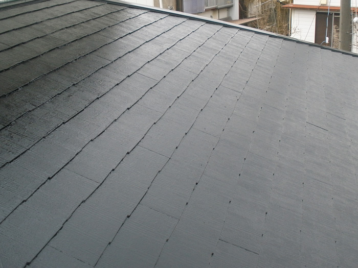 黒い屋根　屋根塗装　遮熱塗料