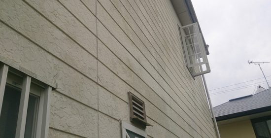 四街道市美しが丘にて苔や藻・汚れの目立つ外壁の塗装前点検