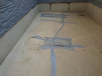 床面の補修跡