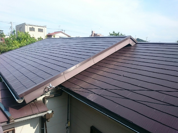 スレート屋根塗装 ブラウンの屋根