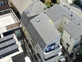 板橋区赤塚にてヤネフレッシュF（RC-120）を使用した屋根塗装工事の費用・作業状況を紹介しております
