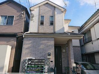 横浜市鶴見区下末吉にてサーモアイとパーフェクトトップを使用した屋根外壁塗装で綺麗なターコイズブルーの邸宅に