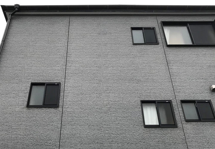 国分寺市日吉町のお住まいで施工させて頂いた屋根カバー工事・パーフェクトトップ（ND-373）を使用した外壁塗装工事をご紹介！