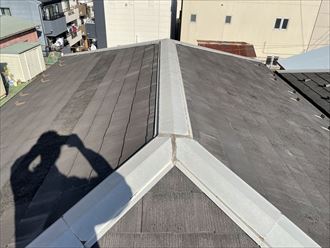 江東区東砂にて高日射反射率塗料のクールタイトF（CLR-103）を使用して屋根塗装工事を実施