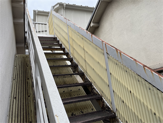 新宿区若葉にて鉄骨階段塗装及び波板交換工事を適正価格で実施いたしました！