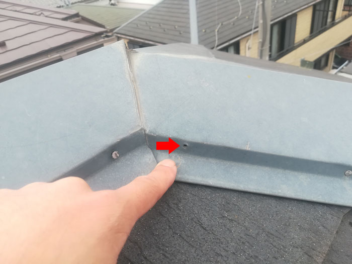 屋根の棟板金の釘ハズレ