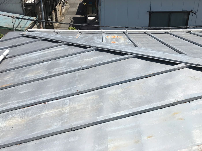 屋根リフォーム必見！費用を抑えるカバー工法の全て、屋根カバー工法を詳しく解説