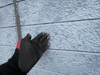 柏市若柴にて築25年経過した建物の外壁調査を実施　シーリングの割れや塗装の劣化が見られました