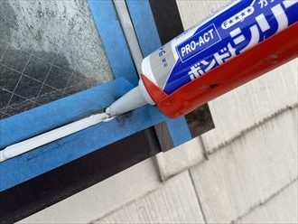 豊島区高松にて雨漏りが発生している天窓のシーリング工事を実施