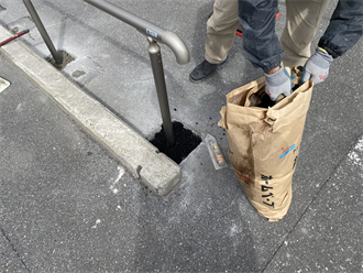 東金市丘山台で大きな駐車場の手摺が破損して、交換工事を実施