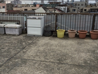 鉢植えが置いてある陸屋根