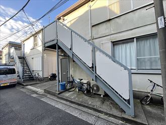 江戸川区北小岩のアパートにてクリーンマイルドウレタンを使用した鉄骨階段塗装を実施
