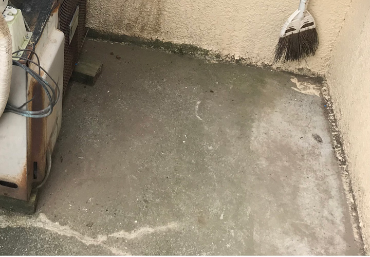 小平市鈴木町にて雨漏りが発生しているベランダの現地調査｜笠木・ベランダ床の劣化被害は雨漏り被害を招きます！