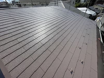 板橋区若木にて築14年経過し劣化したスレート屋根をヤネフレッシュSi（SR-110）を使用し屋根塗装工事を実施